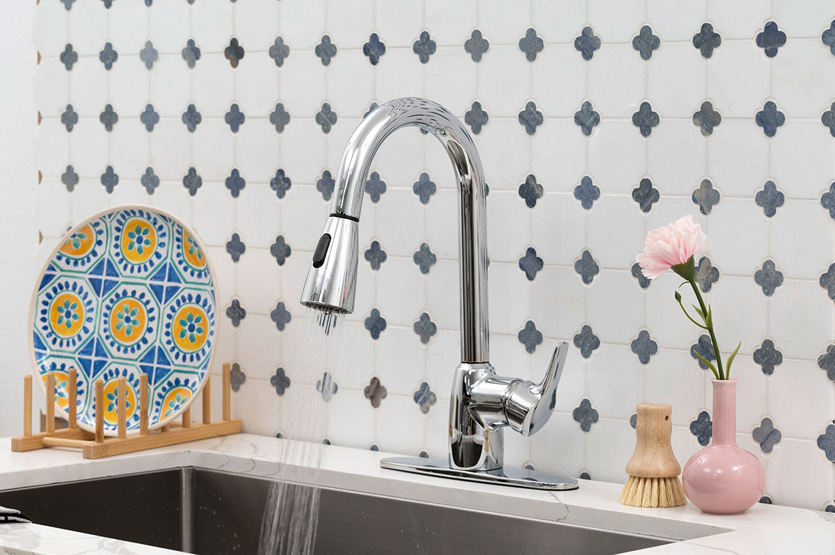 MSI 1 Handle Pull-Out Sprayer Kitchen Faucet — surface detail in natural tonality