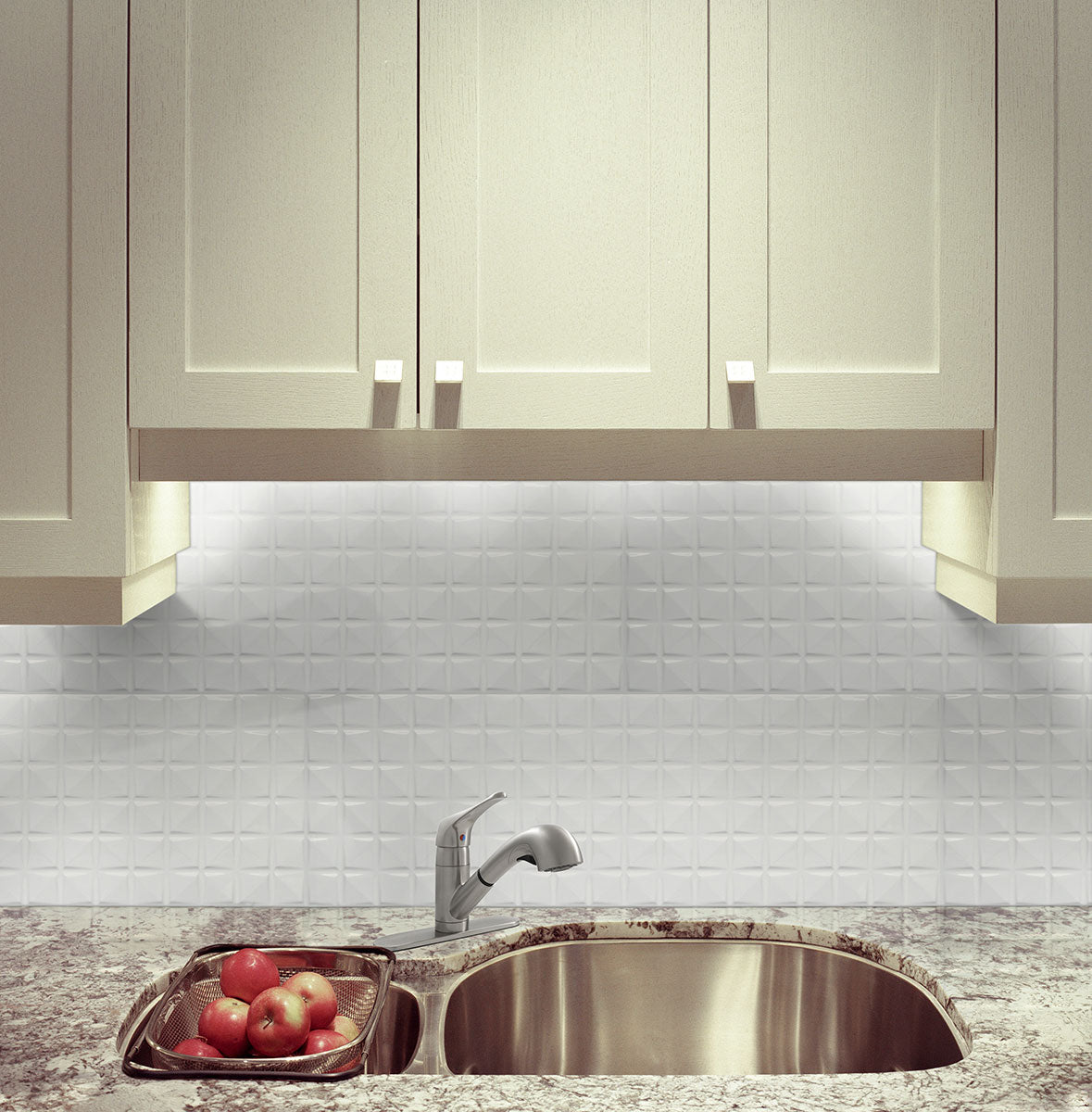 MSI 1-Handle Pull-Out Sprayer Kitchen Faucet — surface detail in natural tonality