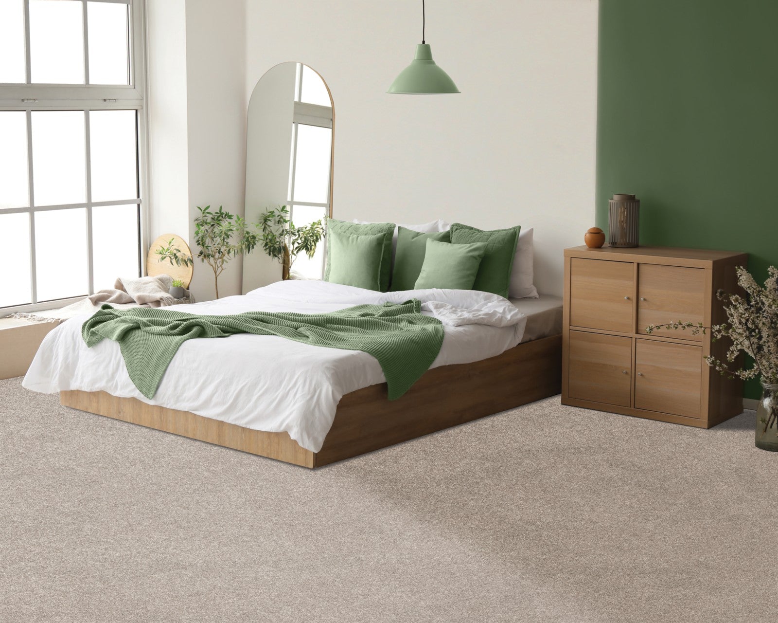 Mohawk Zenith in Heavenly Light, Carpet room scene