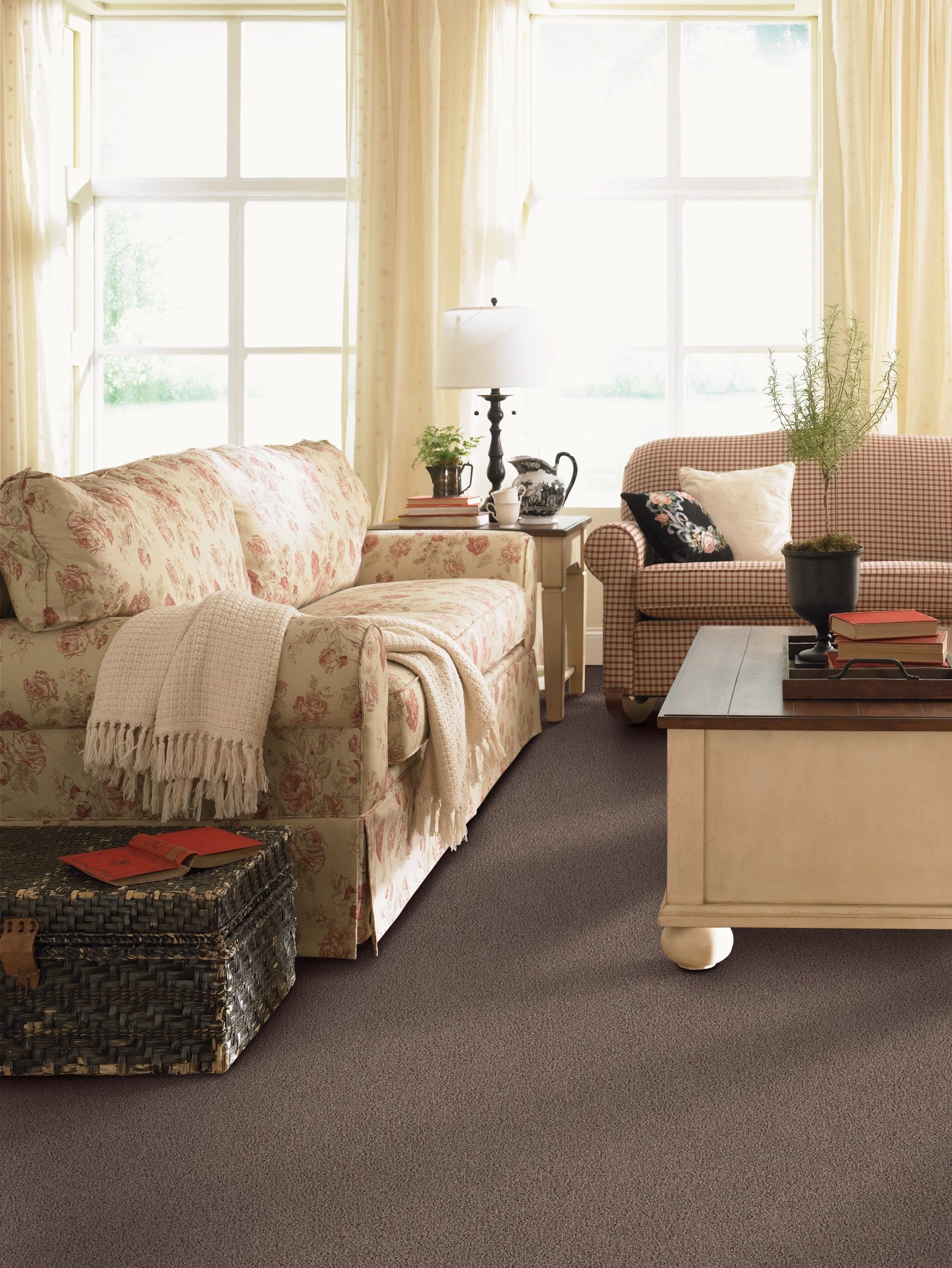 Mohawk Champion II in Ancient Scroll, Carpet room scene