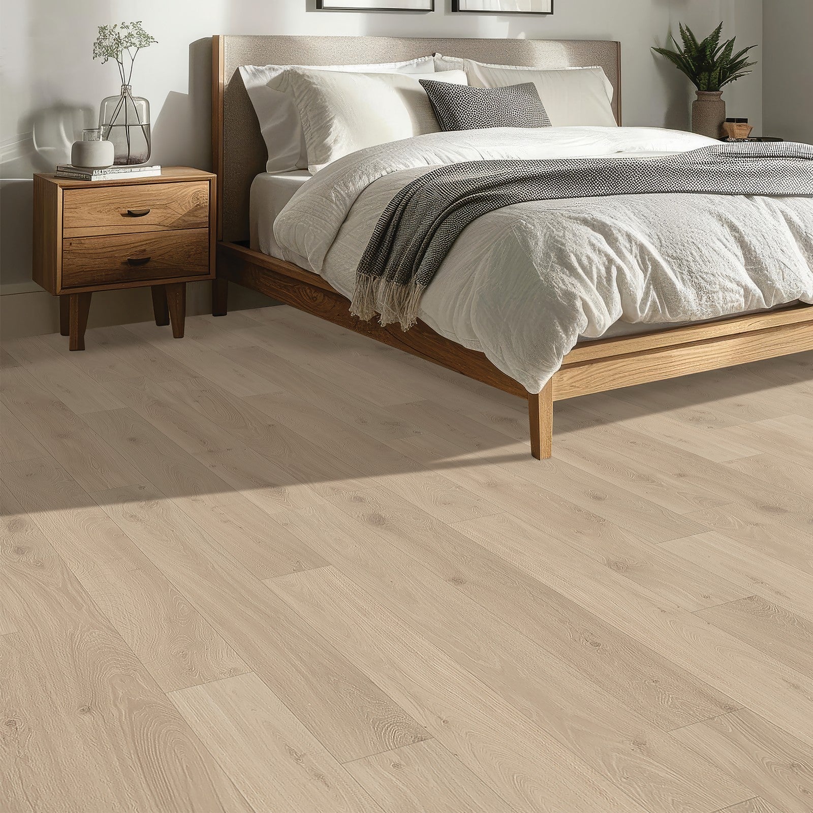 Mohawk Gardenia Lake in Shoreline Oak, Laminated Wood room scene