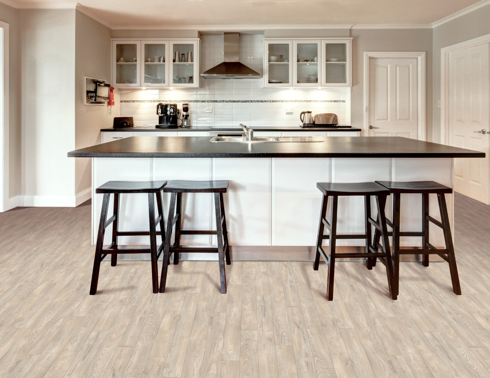 Mohawk Tempris in Ashford Oak 739, Resilient/Vinyl room scene