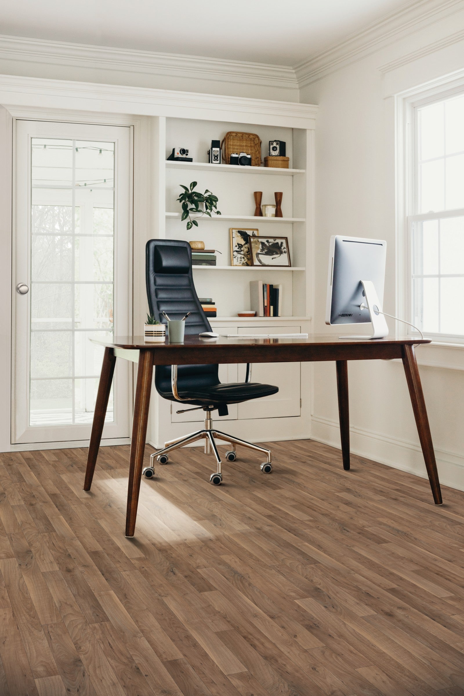 Mohawk Tempris in Almond Oak 743, Resilient/Vinyl room scene