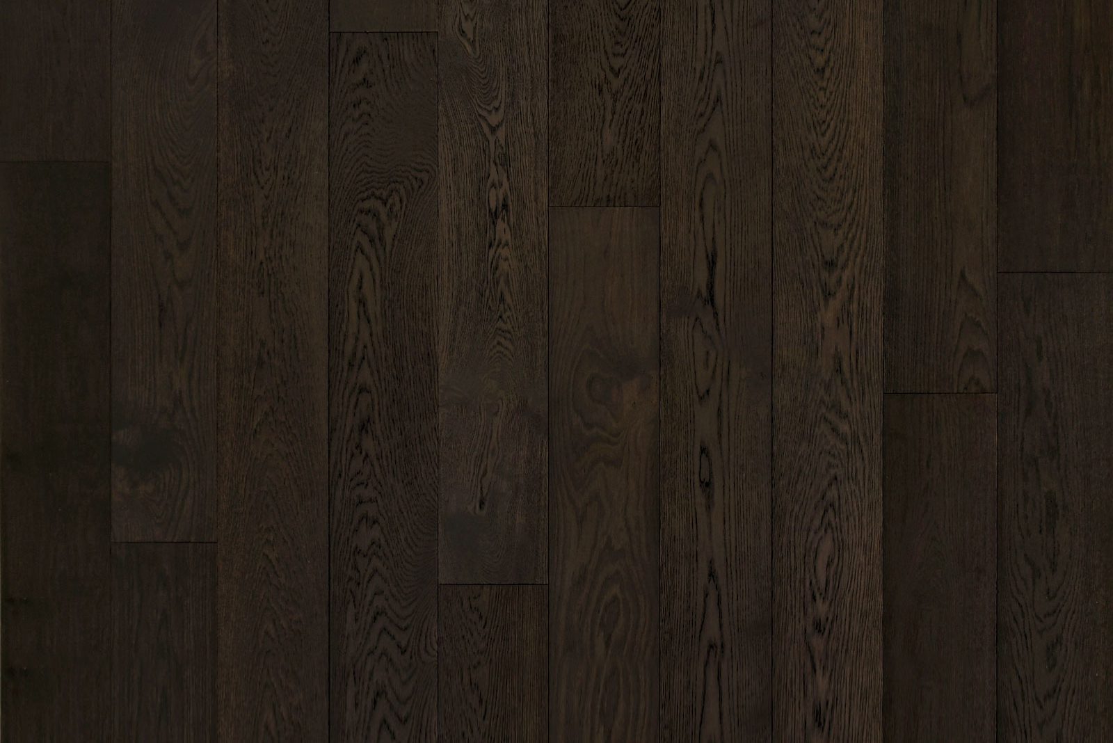 Garrison Newport Carmel 7-1/2 in. wire-brushed European Oak engineered hardwood plank, close-up of grain and micro-beveled edge