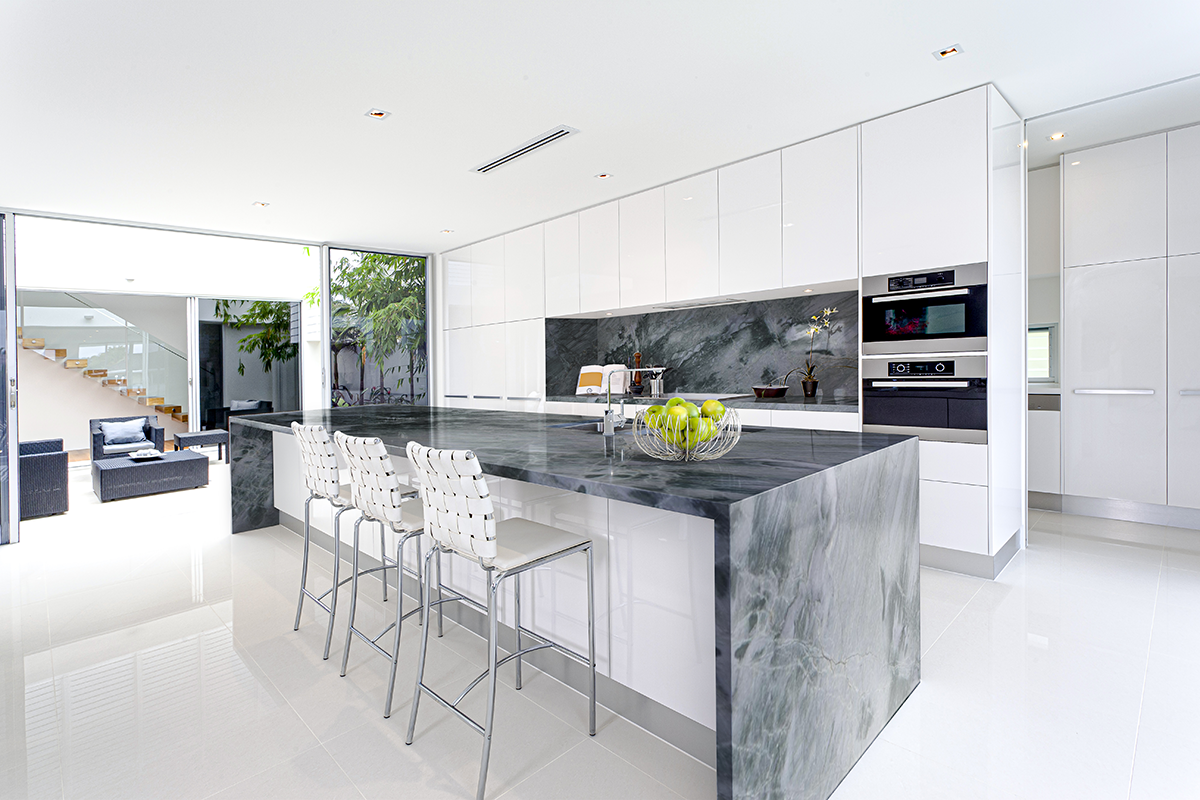 MSI Acquatic — surface detail in natural tonality metamorphic crystalline slab for kitchen install