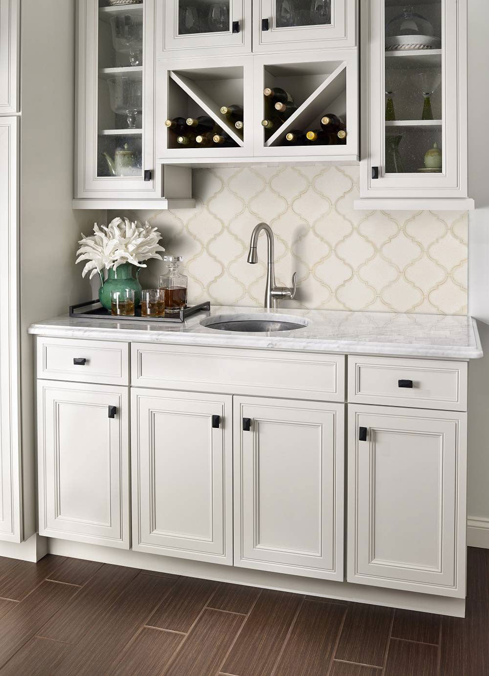 MSI Highland Park Antique White Arabesque Tile — surface detail in white tonality