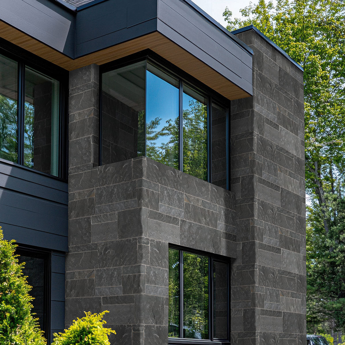 MSI Avalon Bay Sawn Ashlar Light Tumbled Rockmount — room scene