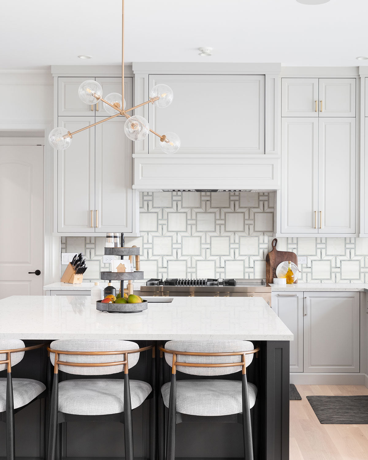 MSI Bianco Dolomite Alana Polished Mosaic — surface detail in natural tonality