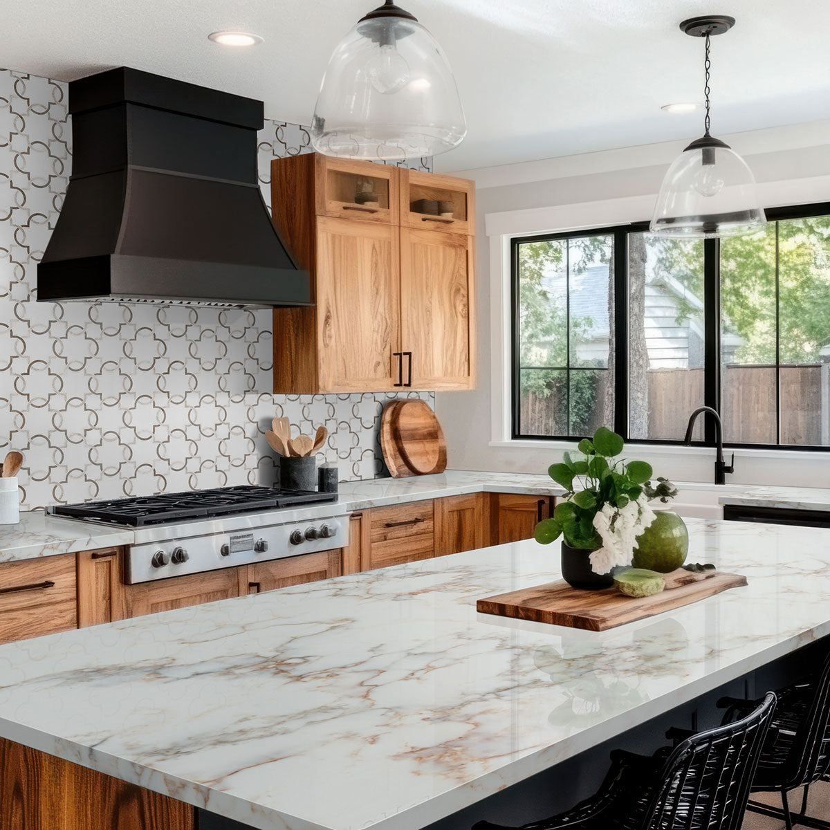 MSI Bianco Quatrefoil Polished Tile — surface detail in natural tonality