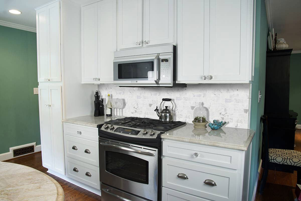 MSI Calacatta Cressa Basketweave Tile — surface detail in natural tonality