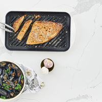 MSI Calacatta Leon Quartz — surface detail in natural tonality
