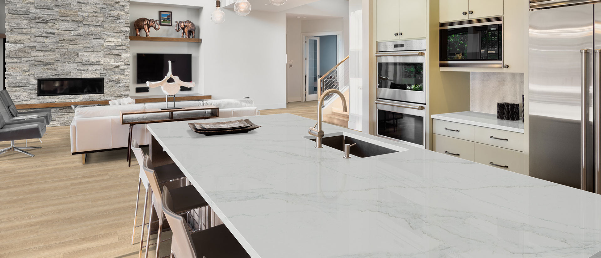 MSI Calacatta Vernello — surface detail in natural tonality engineered slab for kitchen and feature install