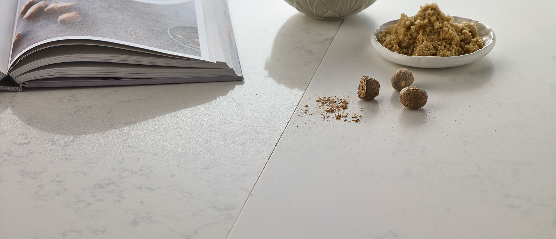 MSI Calacatta Vicenza Quartz — surface detail in natural tonality