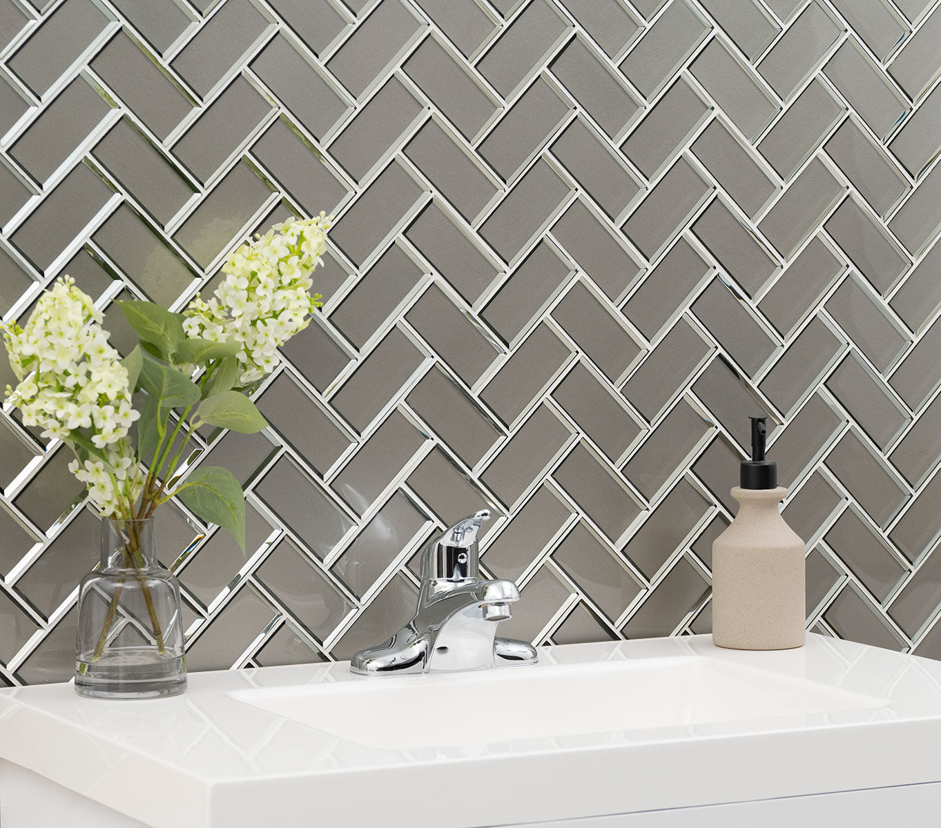 MSI Champagne Bevel Herringbone 8mm — surface detail in champagne tonality