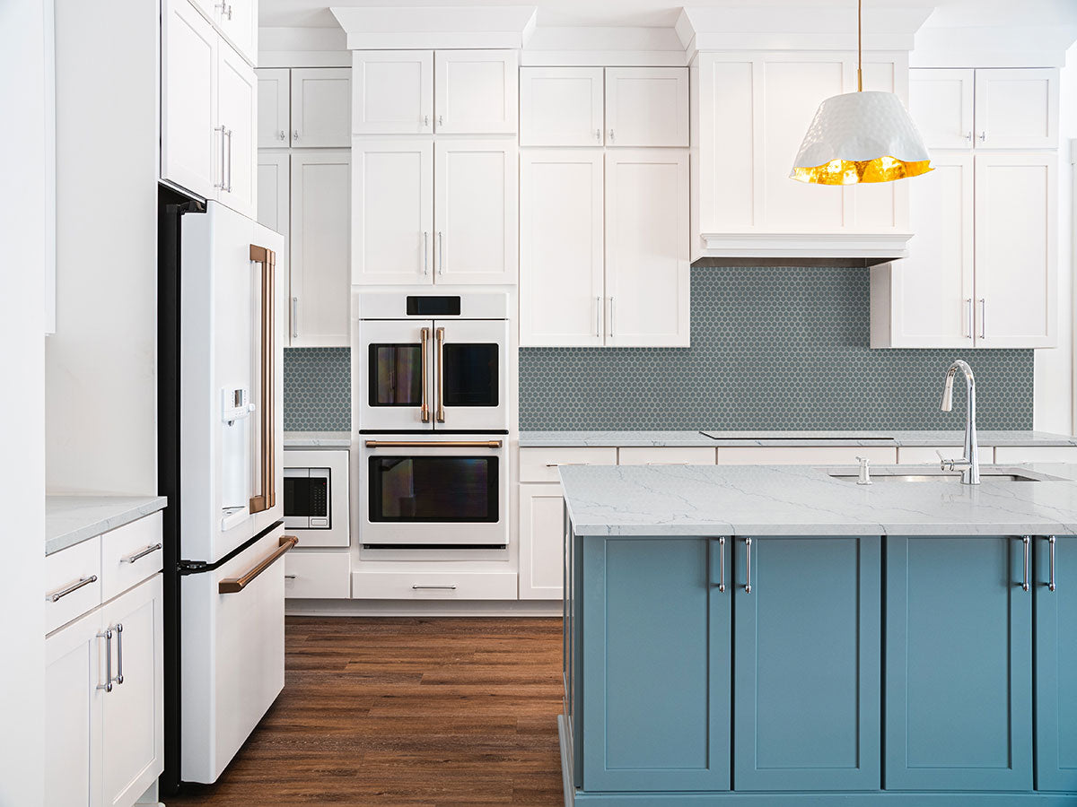MSI Cielo Azul Pennyround Glossy Mosaic Tile — room scene