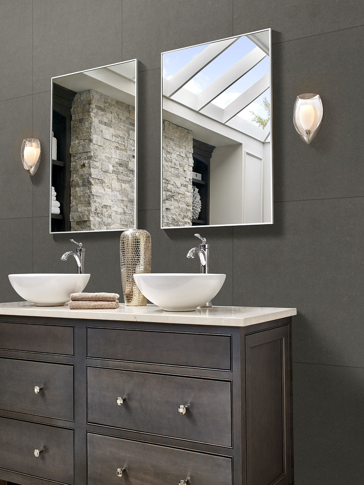 MSI Dimensions Concrete — surface detail in natural tonality