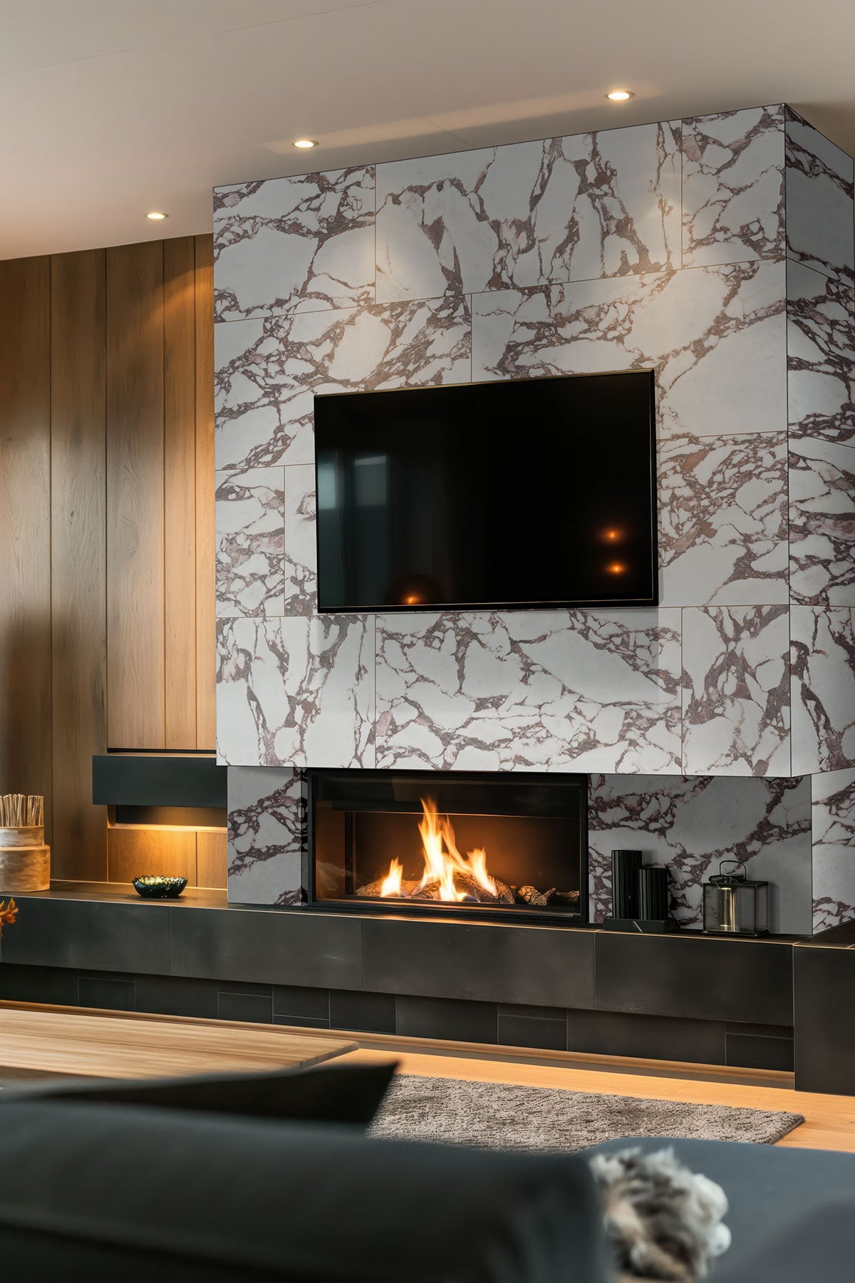 MSI Violetta 24 x 48 Polished — surface detail in natural tonality