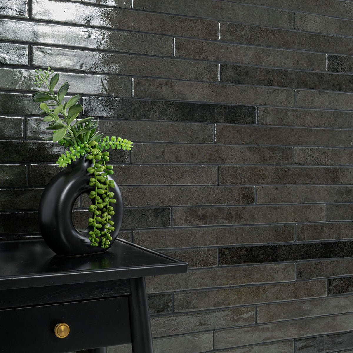MSI Flamenco Palace Charcoal 2x18 Glossy — surface detail in charcoal tonality