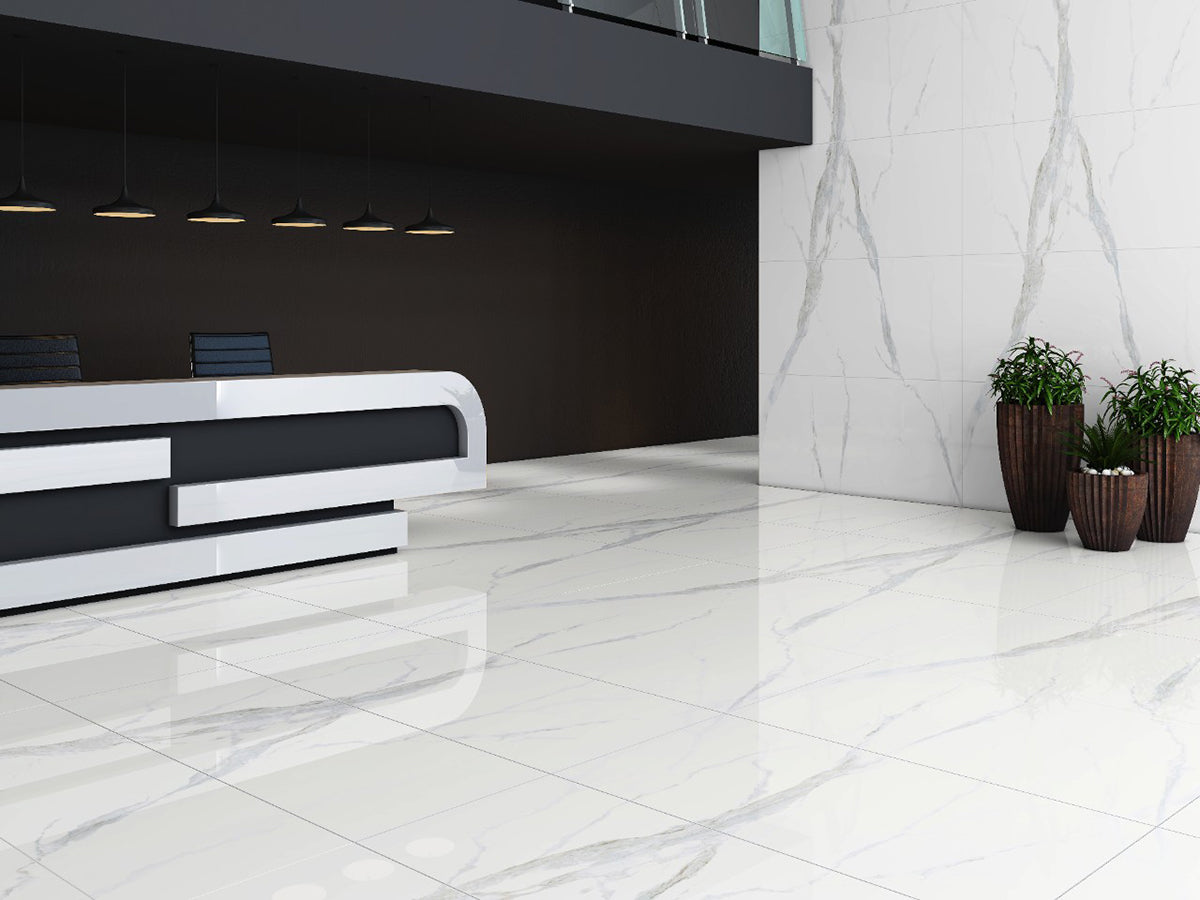 MSI Glacier Statuary 31. 32 x 72 Polished — surface detail in natural tonality