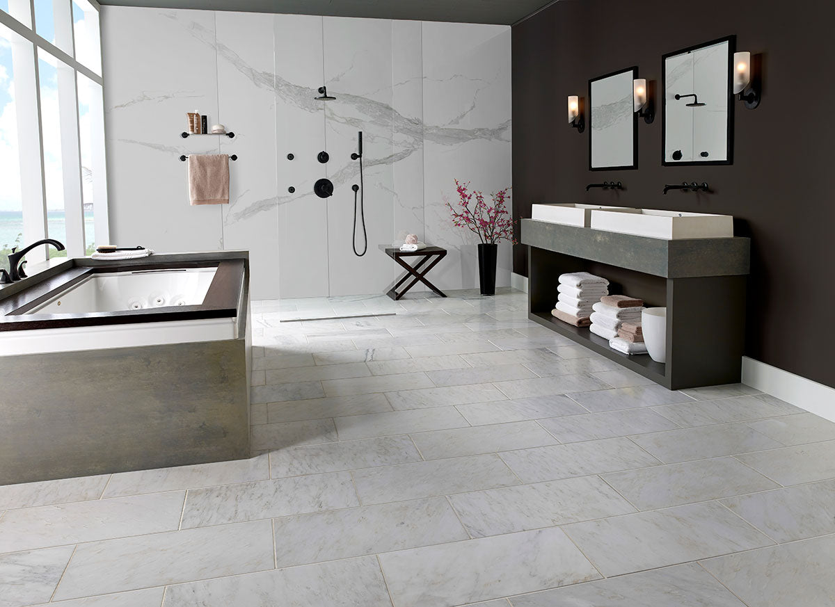 MSI Glacier Statuary 31. 32 x 72 Polished — surface detail in natural tonality