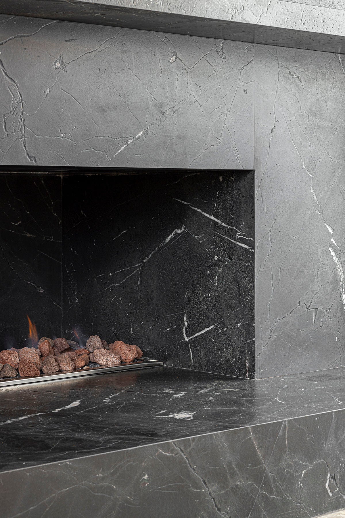 MSI Infinity Black Quartzite room scene