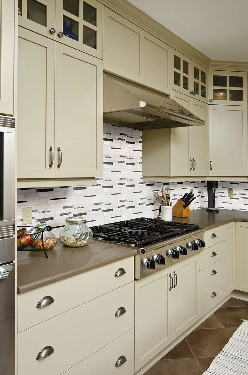 MSI Moderno Blanco Glass & Metal Tile — surface detail in natural tonality