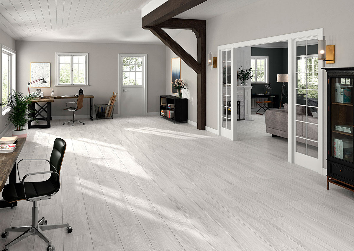 MSI Braxton Blanca 10 x 40 Matte — surface detail in natural tonality