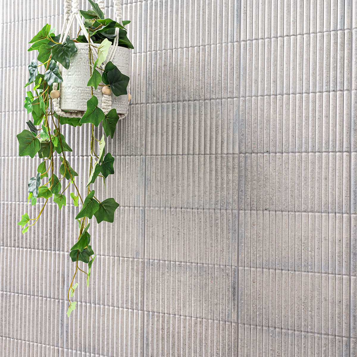 MSI Piano Sinfonia Ceniza Fluted Tile — surface detail in natural tonality