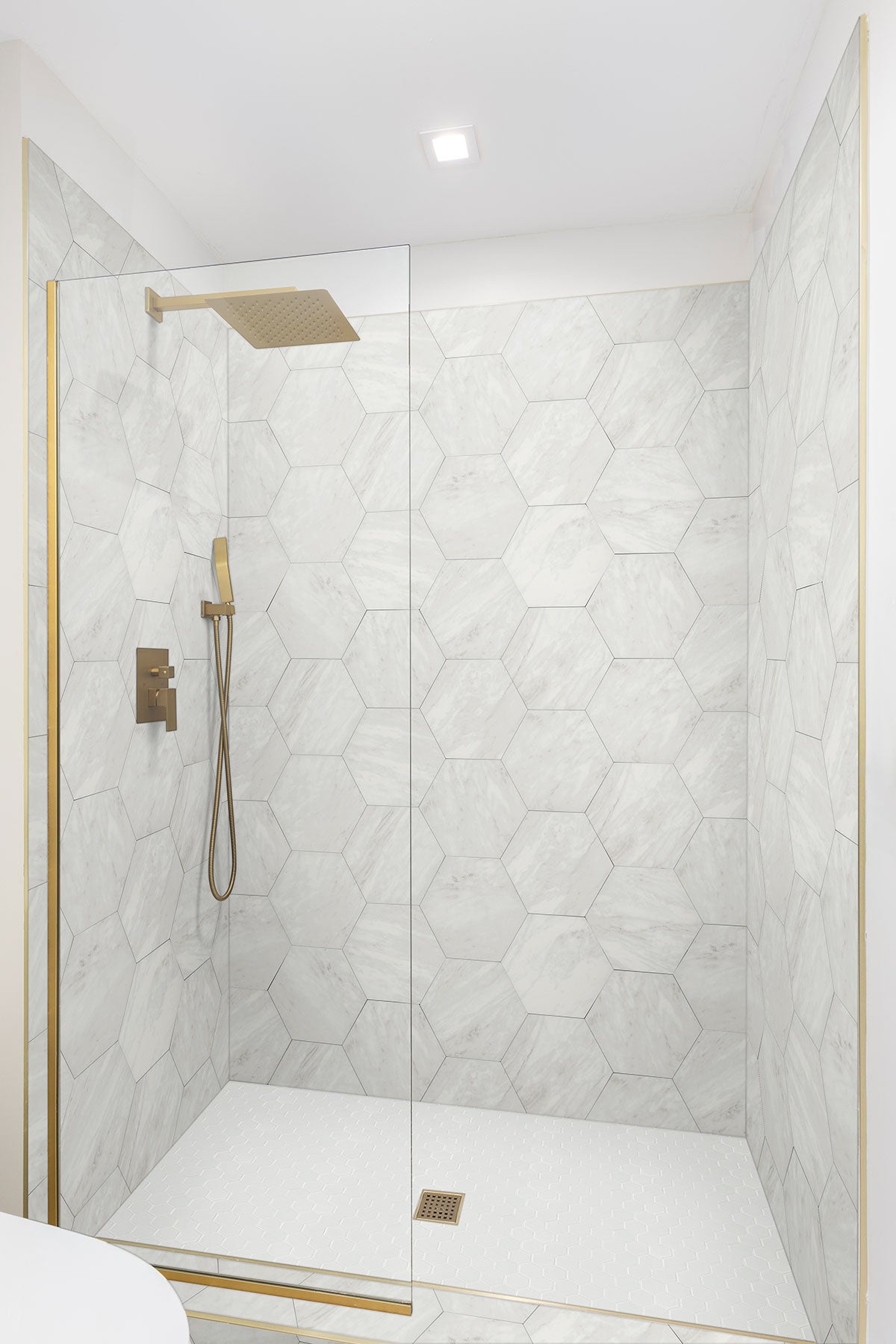 MSI Geoglam Calacatta Porcelain Tile — surface detail in natural tonality