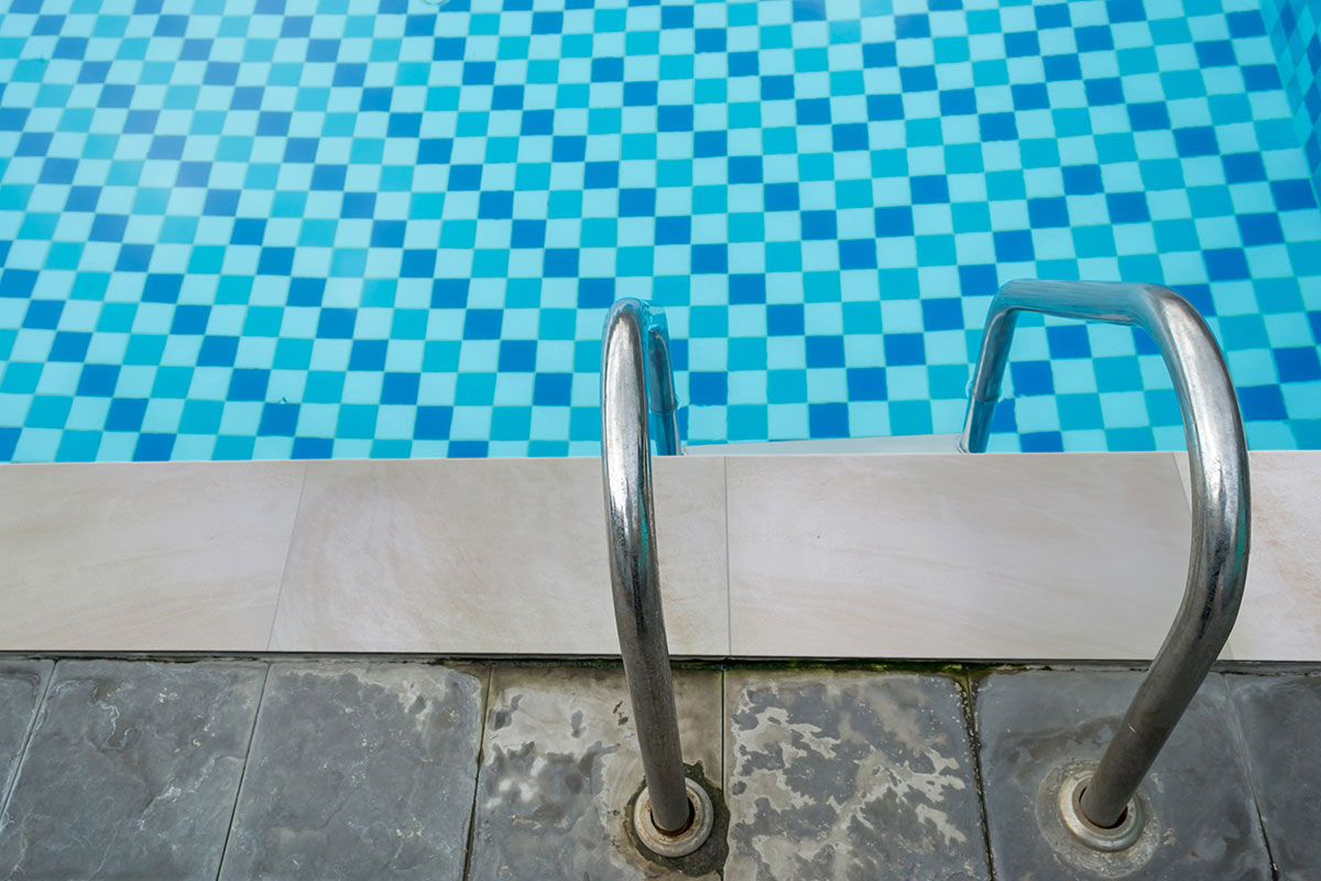 MSI Praia Crema Porcelain Coping — surface detail in natural tonality