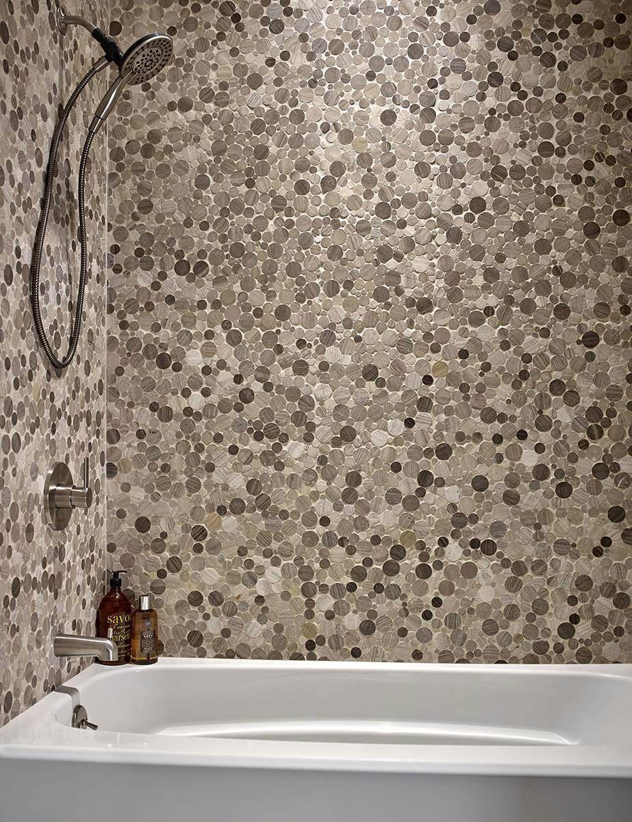 MSI White Oak Serenity Stone Pebble Mosaic — surface detail in white tonality