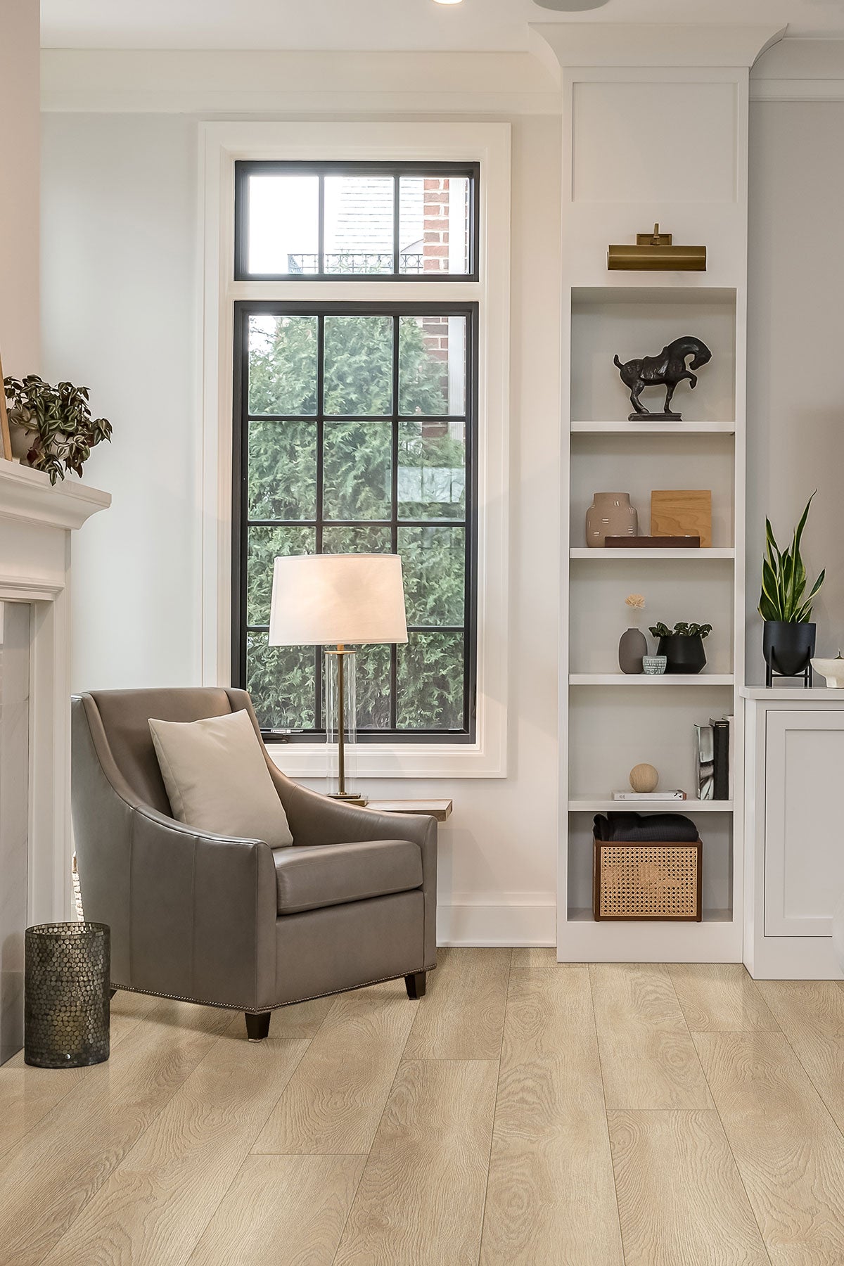 MSI Shorecliffs Schertz Oak Rigid Core Flooring — surface detail in natural tonality