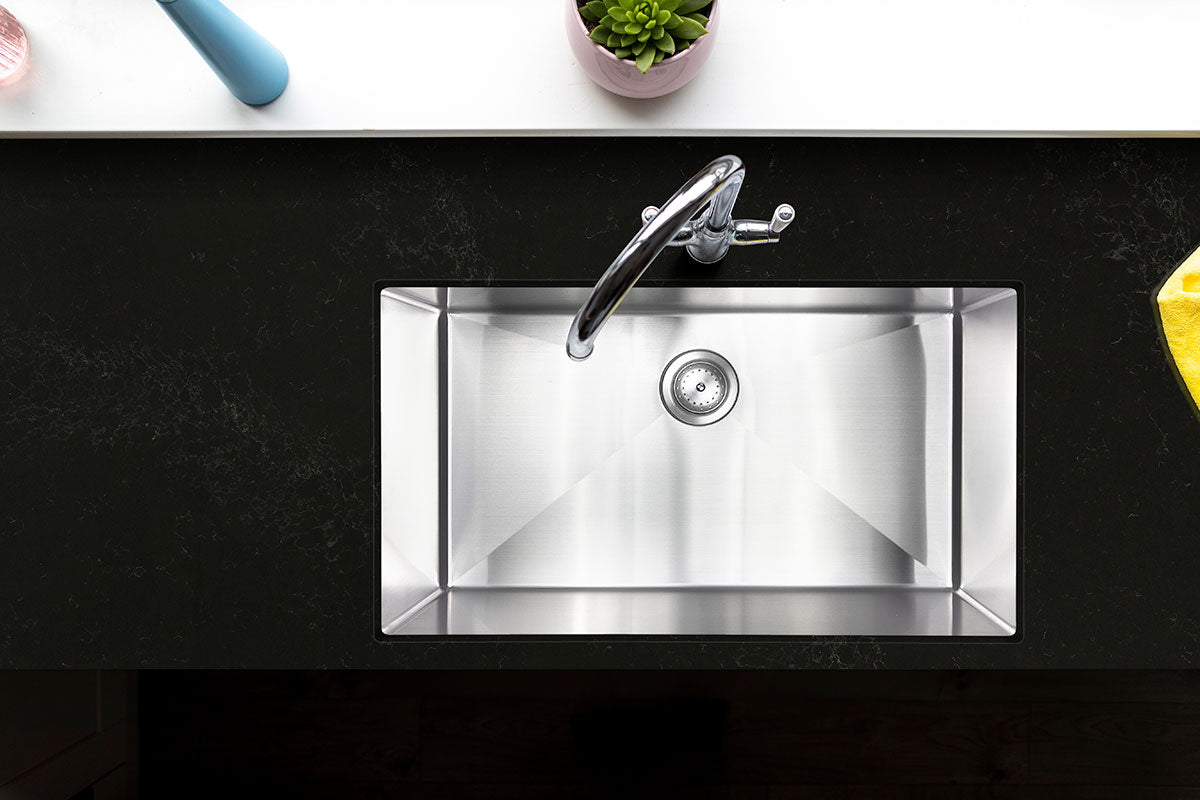 MSI Handcrafted 16G 3219 Sinks — surface detail in natural tonality