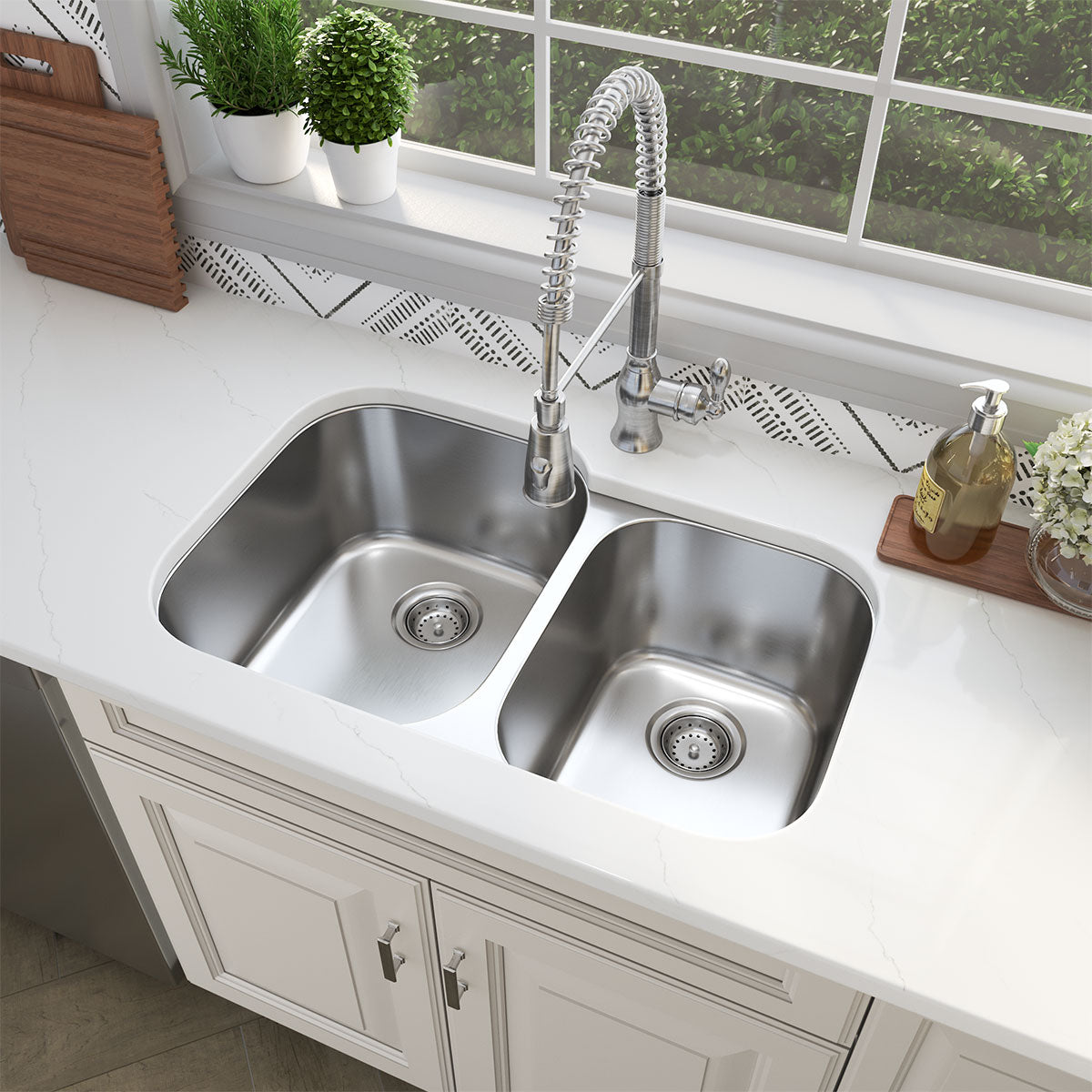 MSI 18G 60/40 — surface detail in natural tonality heavy-gauge undermount single-bowl kitchen sink